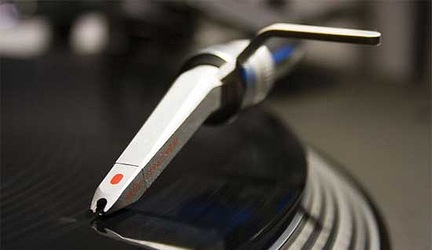 Vinyl pod elektrónovým mikroskopom